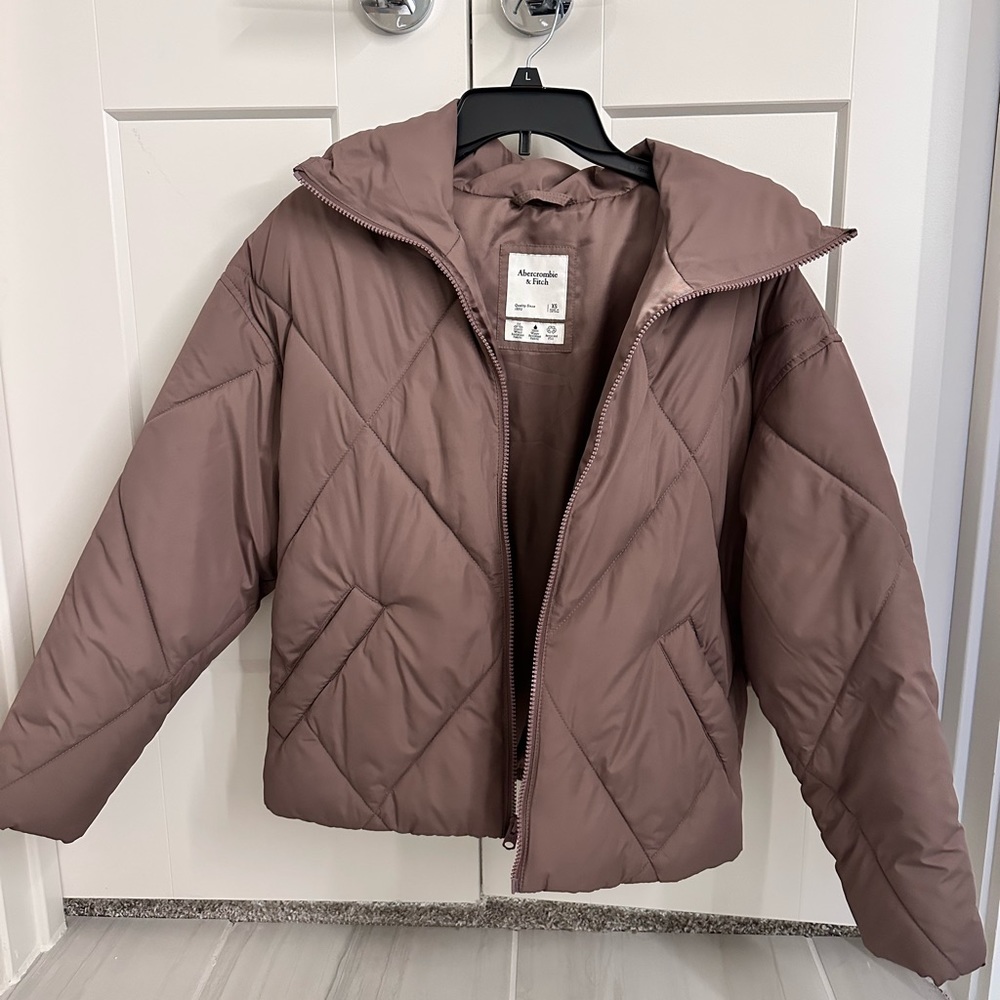 Abercrombie mauve diamond puffer jacket